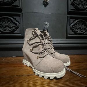 Stylish Suede Ankle Boots with Wedge Heel